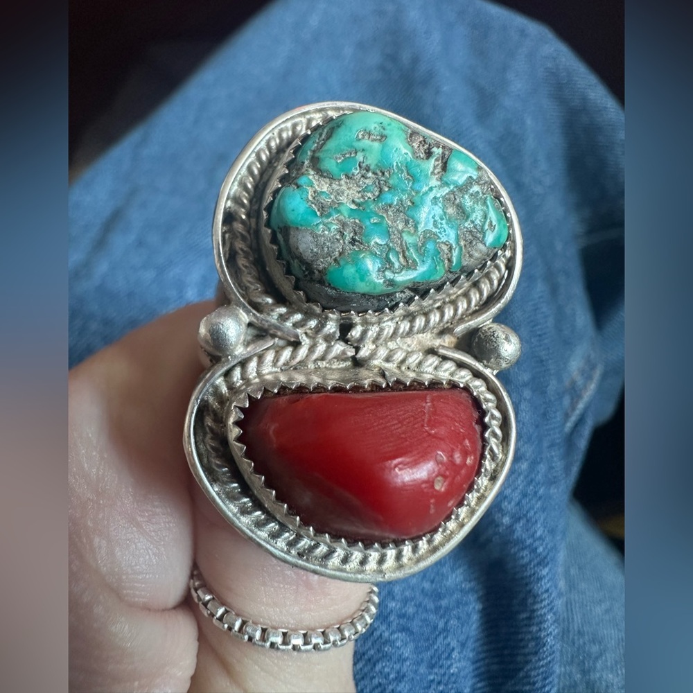 Vintage, likely Old Pawn, Sterling Silver Turquoise and Coral Ring size 10 - Picture 3 of 8